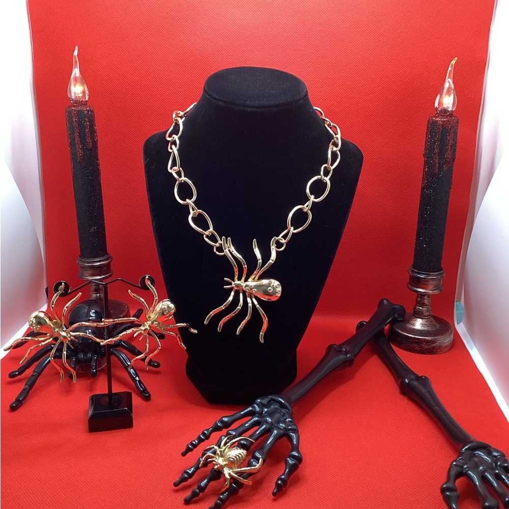 50% Off! For 3 Days!   NWOT - Classy & Sassy Gold Spider Set !!!!!  BRAND NEW! - Picture 2 of 6